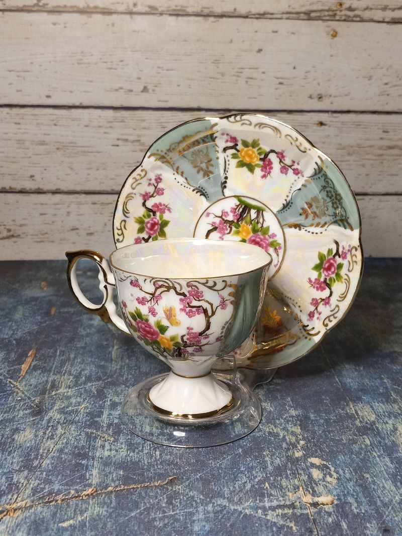 Use Vintage Teacups As Jewelry Holders