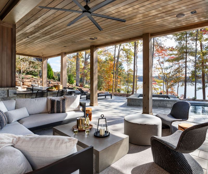Expansive Outdoor Retreat