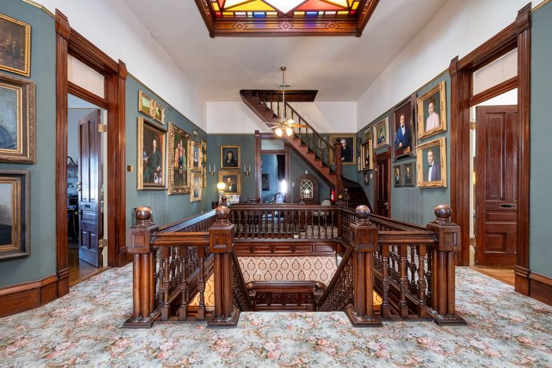 Servant Staircase of Silent Movement