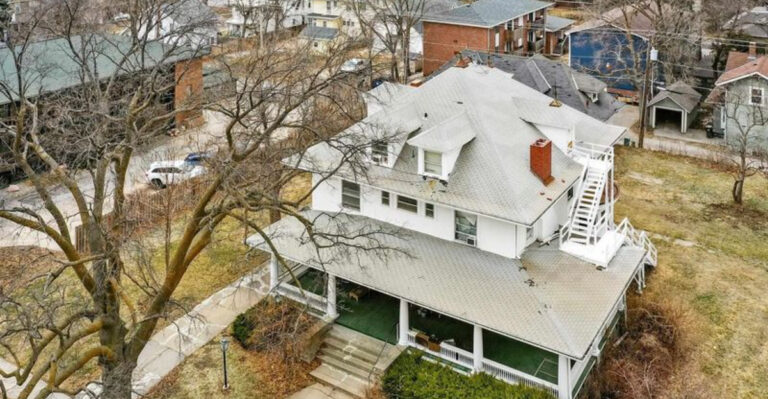 Lincoln Home From 1910 Has Stunning Details And So Much Potential