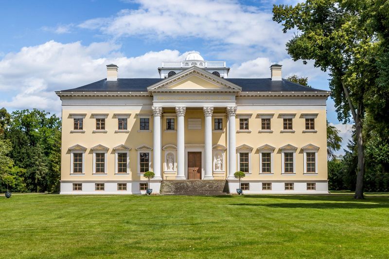 Wörlitz Palace: Germany's English-Inspired Gem