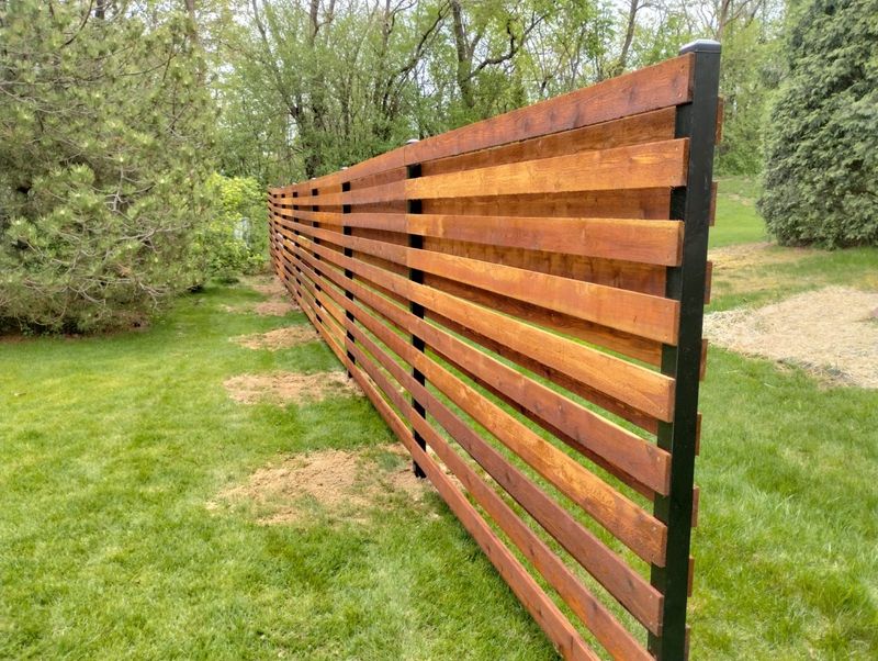 Staggered Depth Illusion