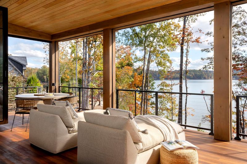 Lakeside Lounge Perch