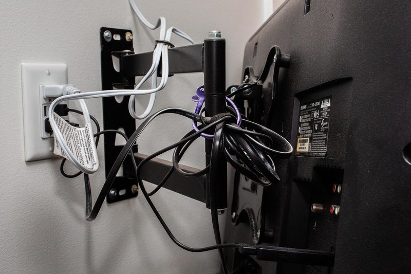 Exposed Cable Clutter