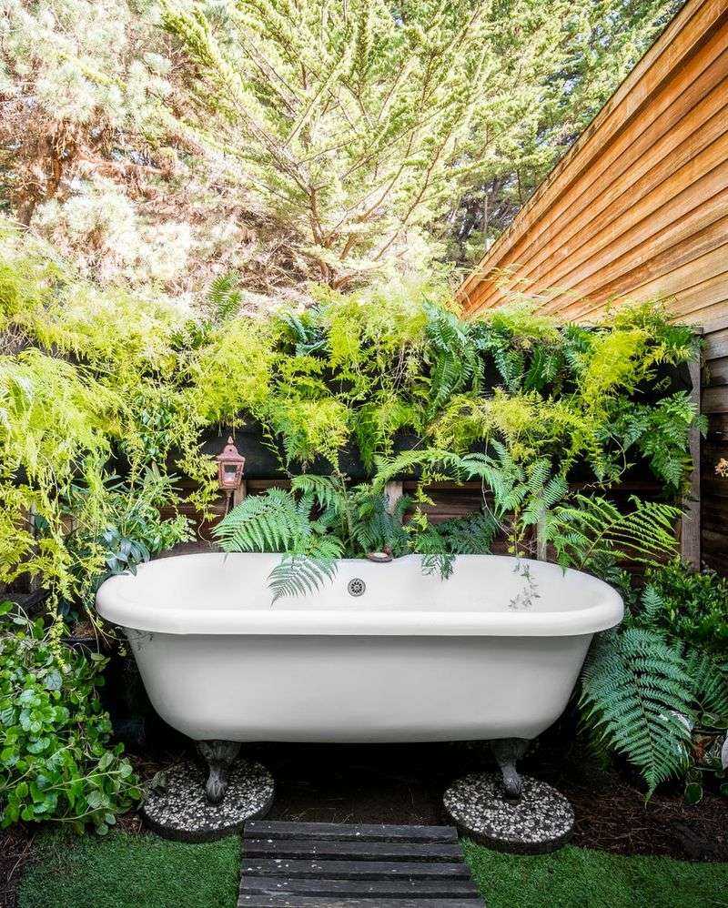 Vintage Clawfoot Tub Garden Oasis