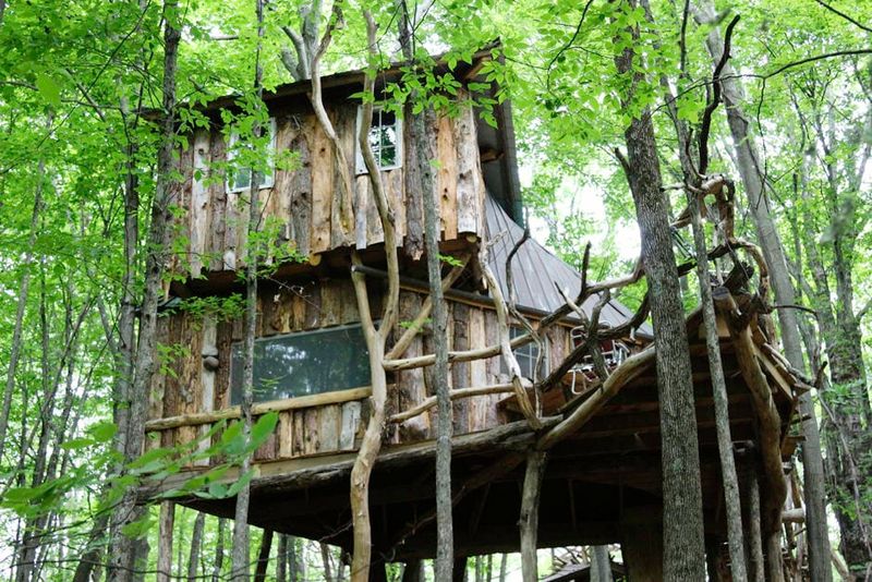 The Floating Farmhouse in Vermont