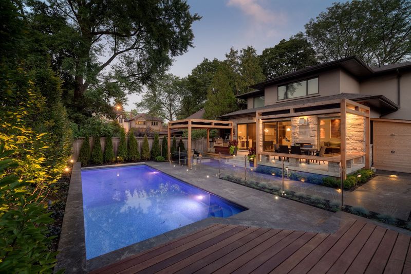 Vinyl-Lined With Pergola Cover