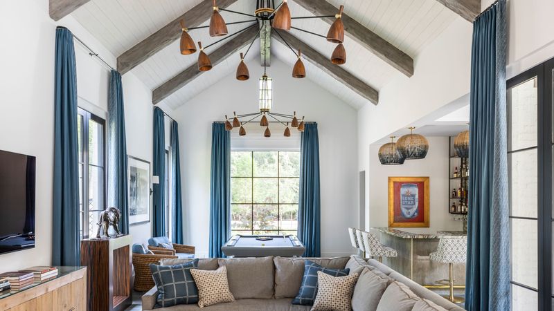 A Statement Ceiling That Wows