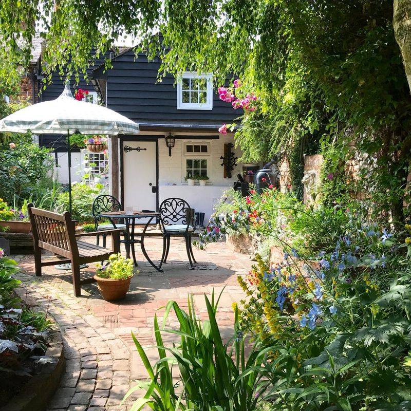 English Garden Setting