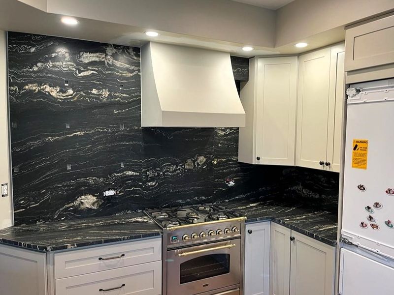Ceiling-Height Backsplashes