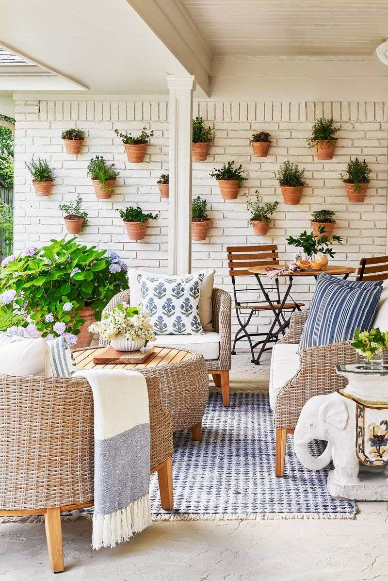 Single-Season Decor