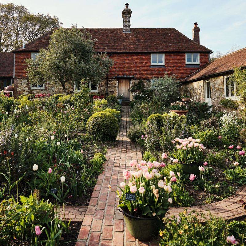Elaborate Gardens