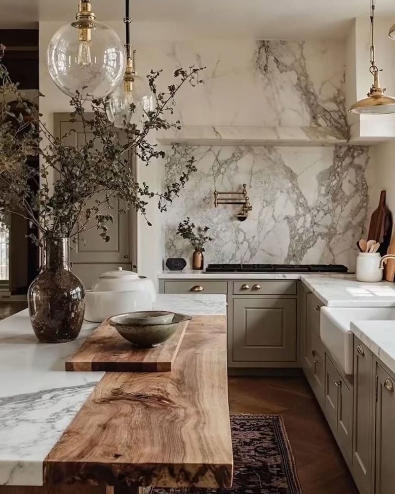 Full-Wall Marble: When Veining Goes Viral
