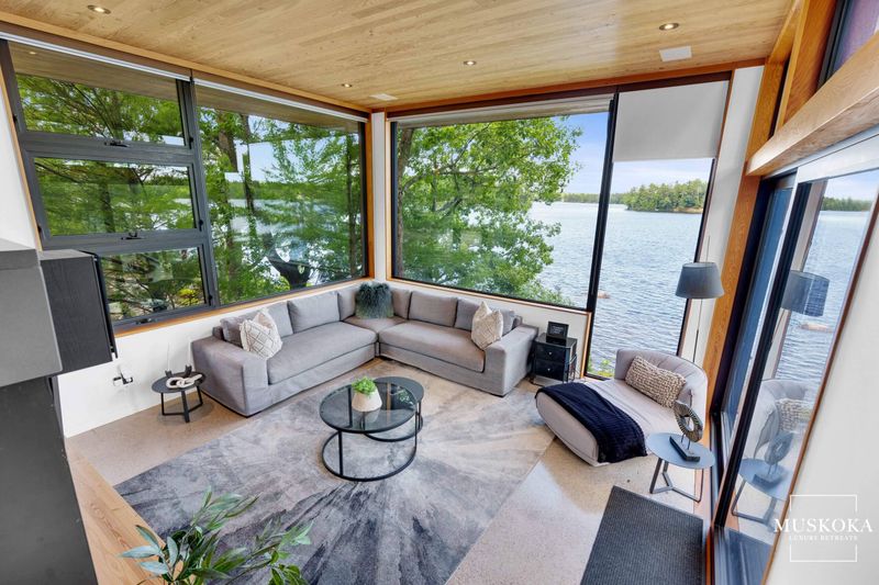 The Lake House (Muskoka, Ontario)