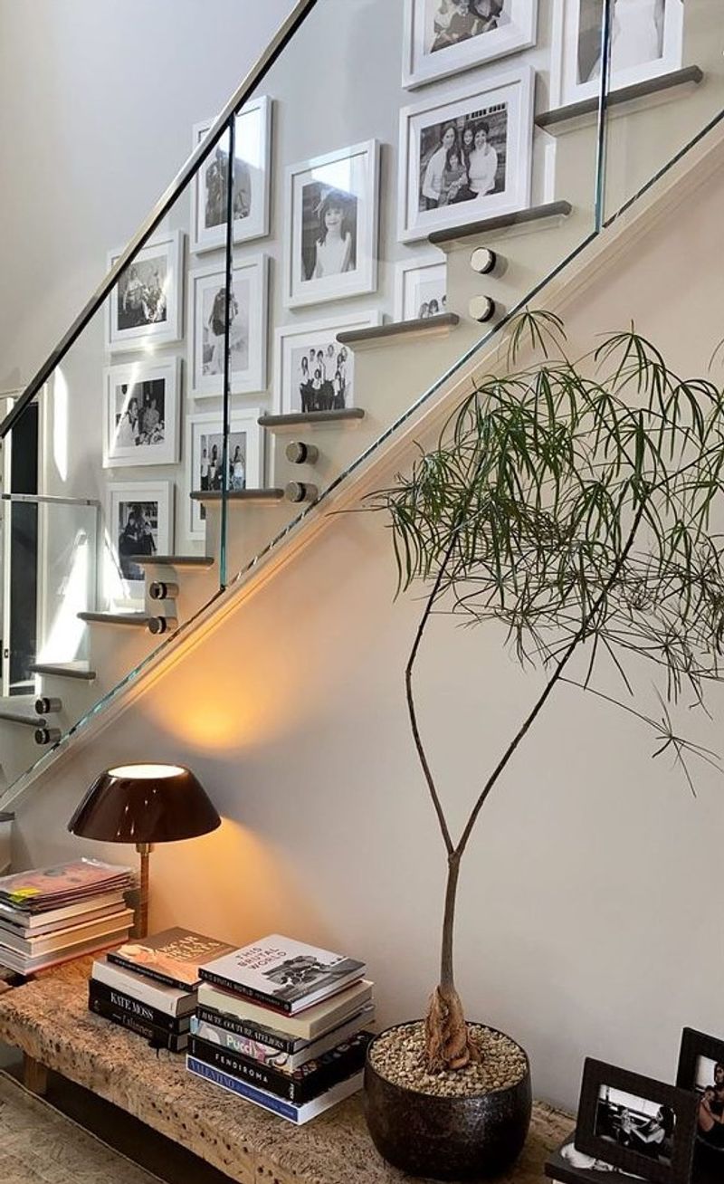 Monochromatic Statement Wall