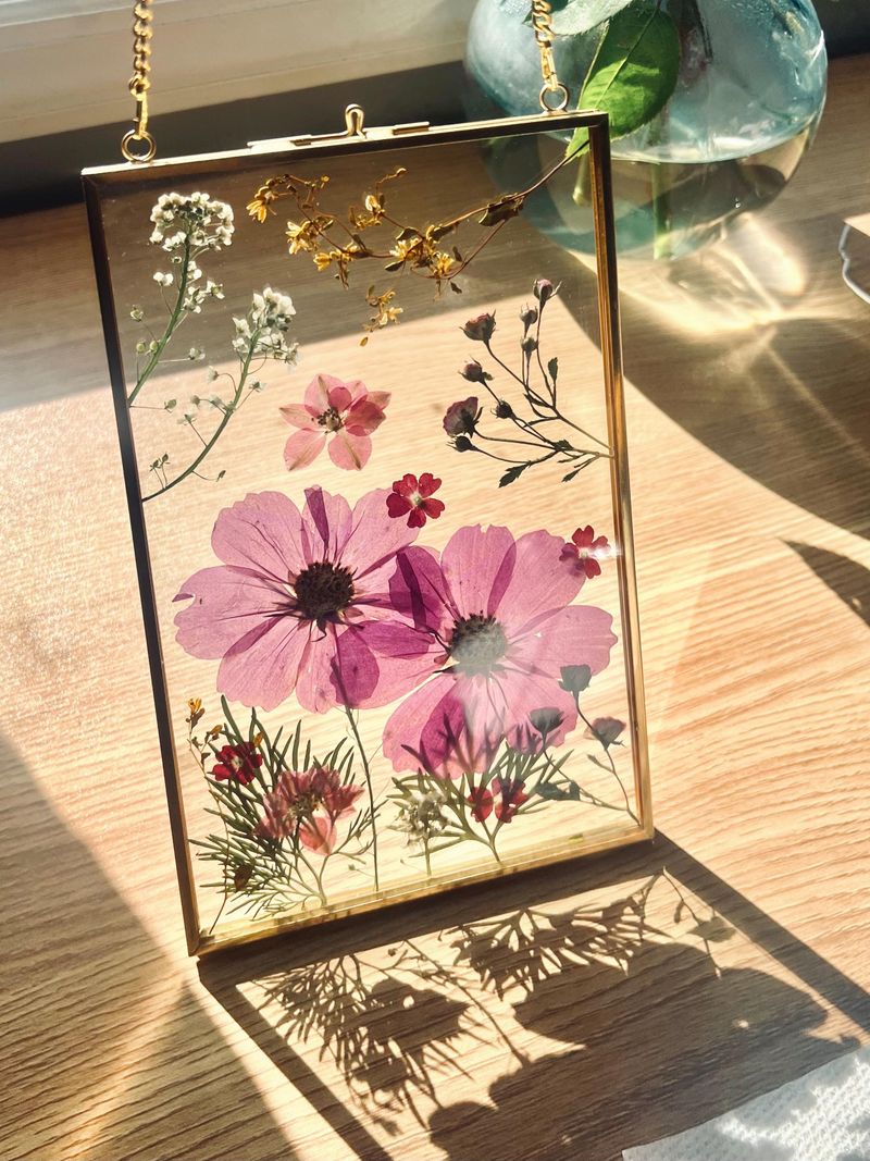 Pressed Flower Art Preserves Garden Memories