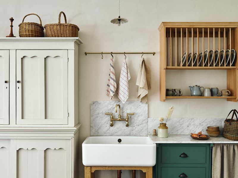 Under-Cabinet Plate Racks