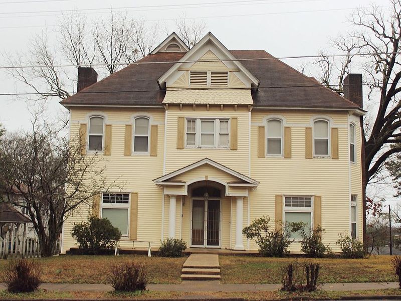 1910 Colonial Revival Home in Hot Springs National Park, Arkansas