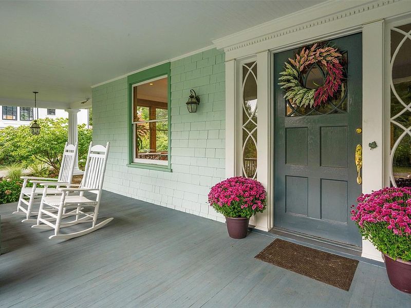 Grand Porch