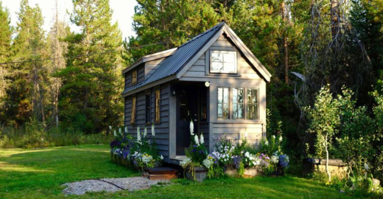 Step Inside These 5 Remote Homes Of North America’s Off-Grid Pioneers