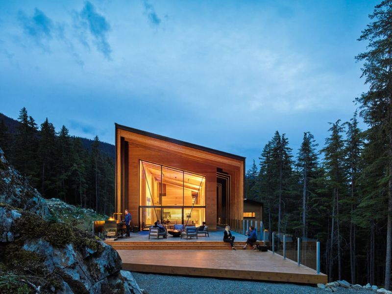 SoLo House: Elevated Alpine Marvel