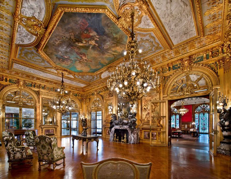 Marble House: Vanderbilt's Newport Extravaganza