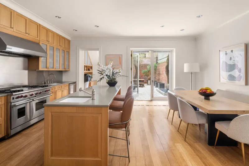 Dining Space with a Warm Touch