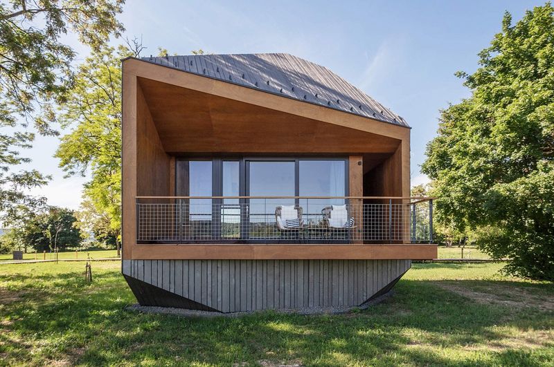 Floating Roof Cabin