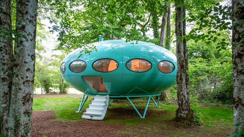 The Futuro House by Matti Suuronen