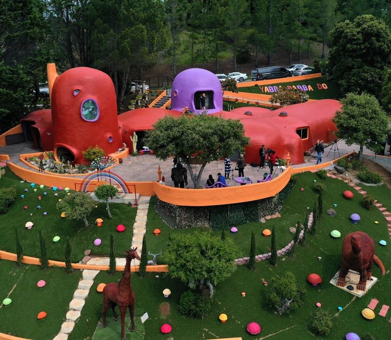 The Flintstone House (Hillsborough, California)