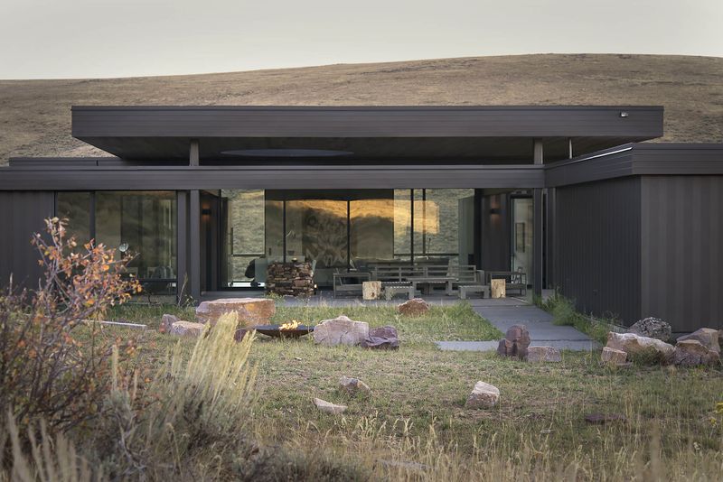 Boar Shoat: Mountain-Hugging Design