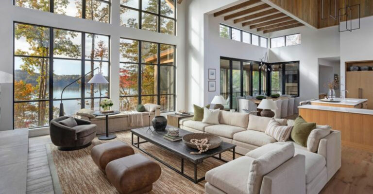 Tour A Luxury Yet Cozy Lakeside Cabin Where Indoor And Outdoor Living Blend