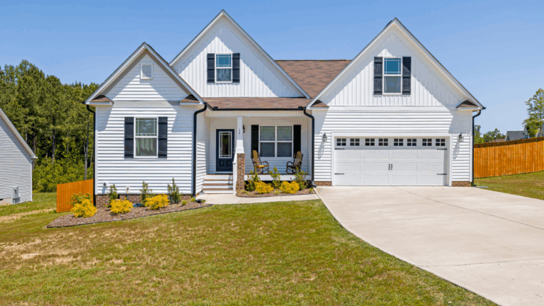 19 Things That Make Your Front Yard Look Empty, According To Designers And Gardeners