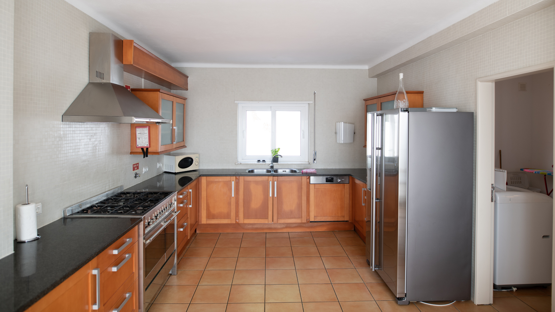 15 Kitchen Colours That Are Officially Out Of Style In 2025 (Plus 5 That Have Been Out For A While)