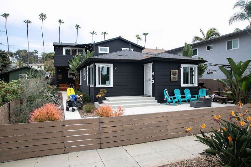 Beachfront Bungalow: Sandy Doorstep