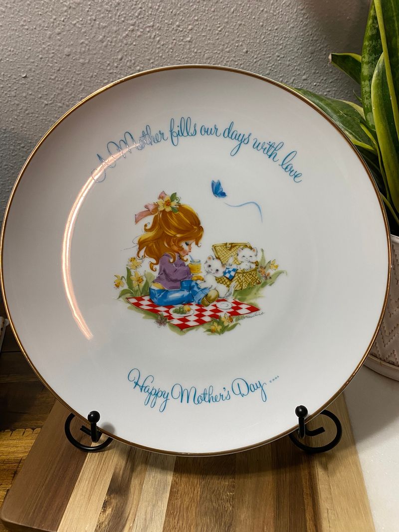 Commemorative Plates And Collectibles 