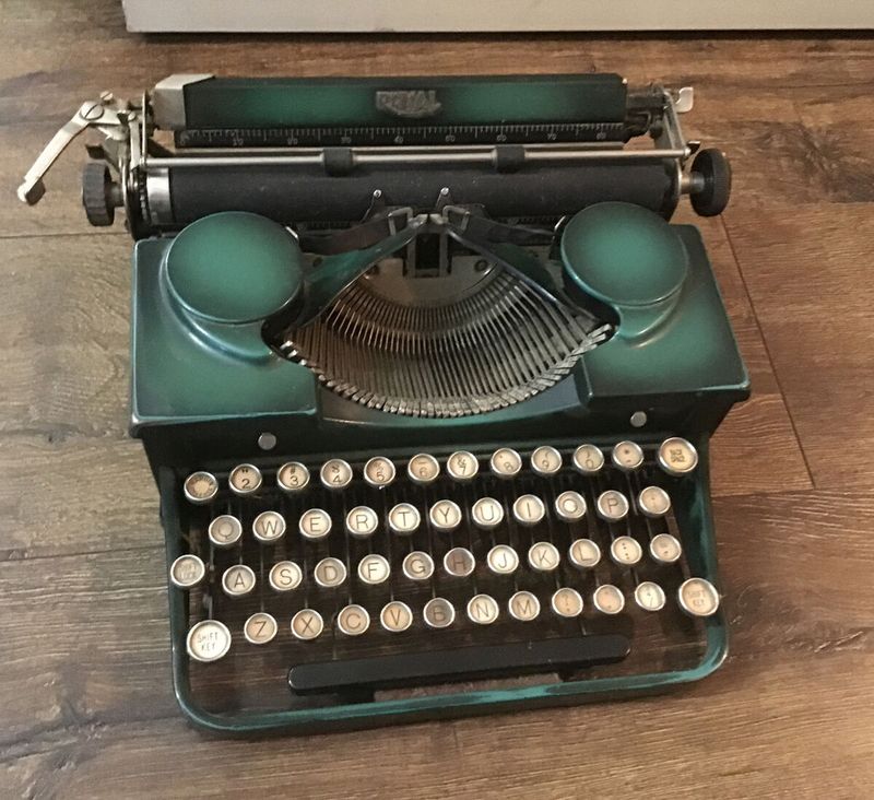 Vintage Typewriters: Collector's Clutter