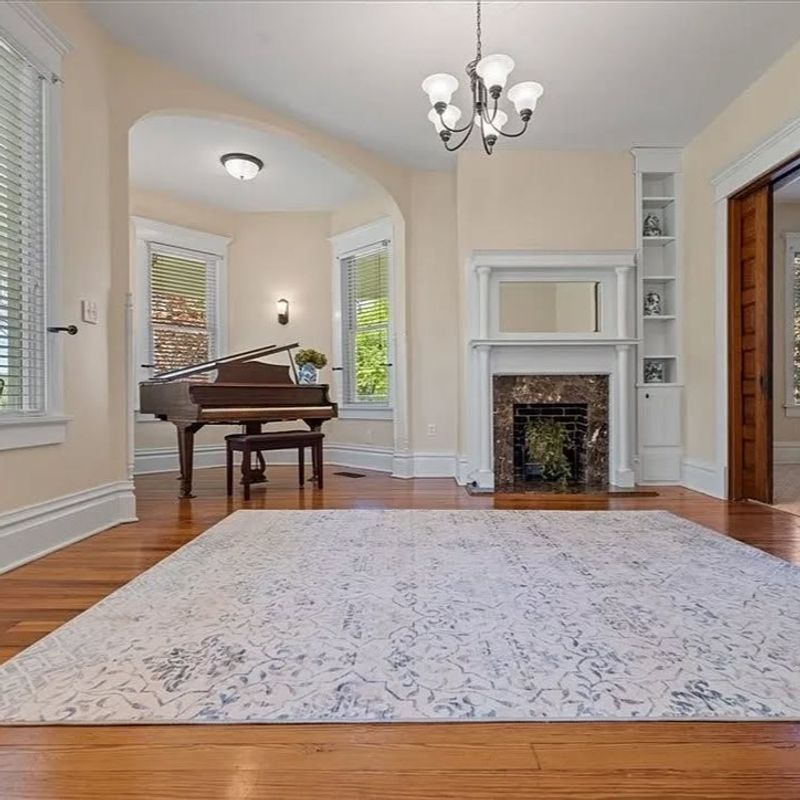 Vienna Home's Cozy Living Space