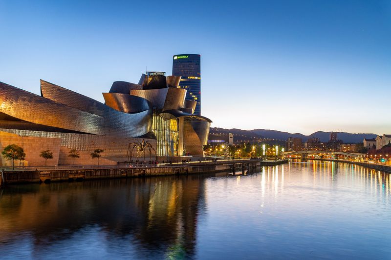 Guggenheim Bilbao: Titanium Explosion