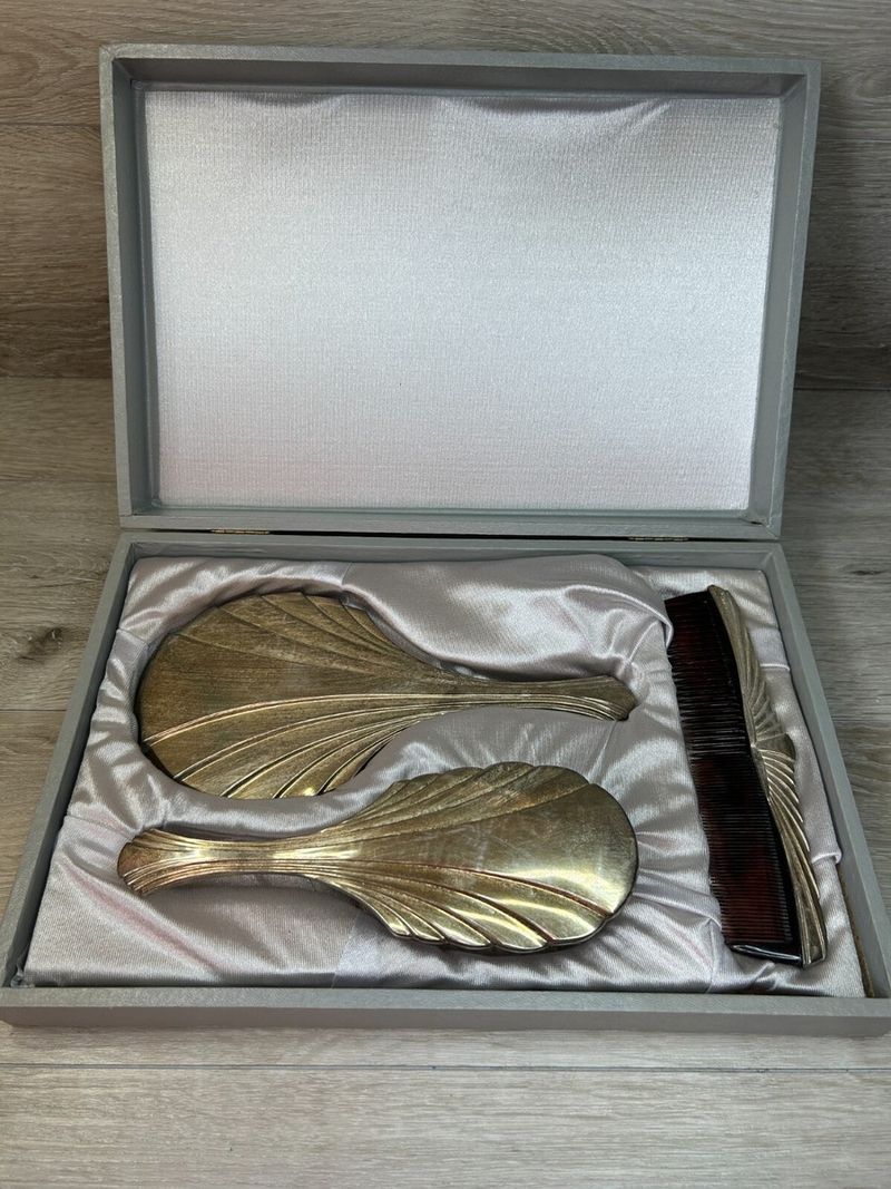 Victorian-Era Vanity Sets: Beauty Without Value