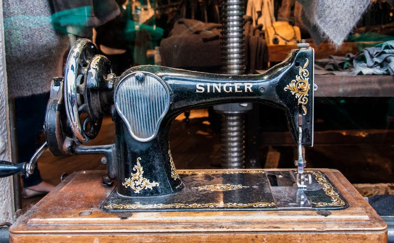 Vintage Sewing Machines: Stitched-Up Expectations