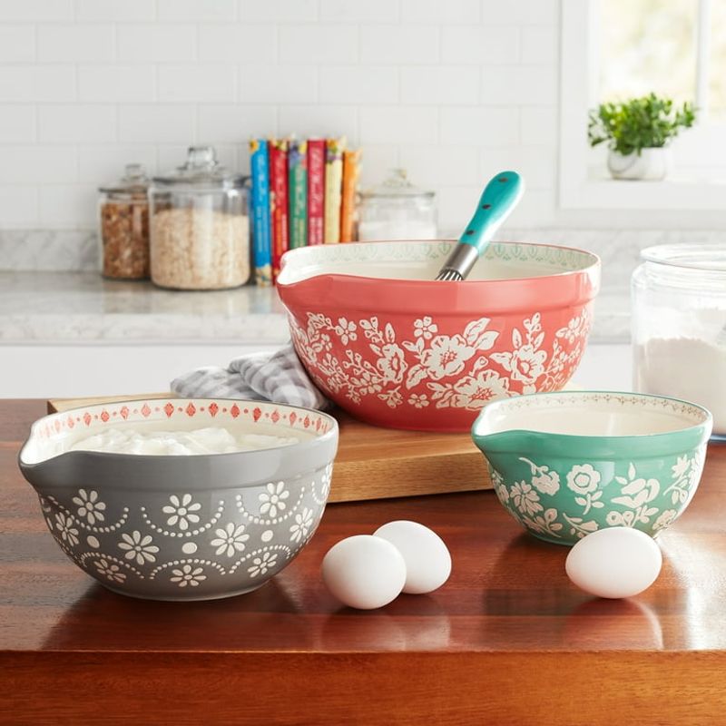 Nesting Bowls And Measuring Cups