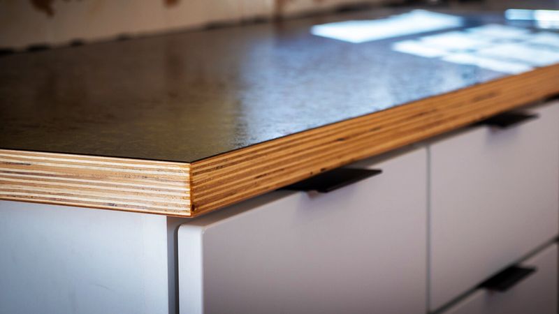 Laminate Countertops with Visible Seams