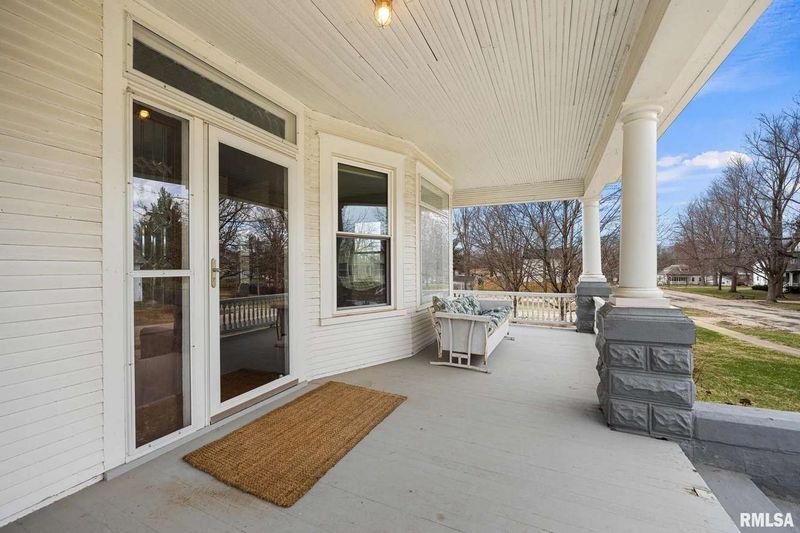 A Porch Built for Long Conversations