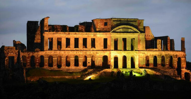 10 Majestic Ancestral Homes Forever Lost To Time (And 5 Extra Ones For Those Curious About History)