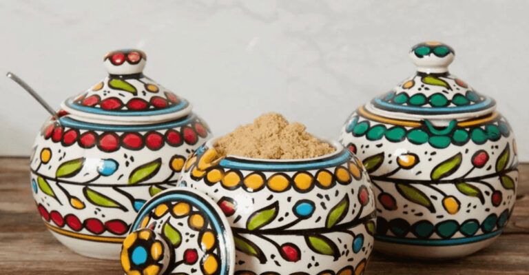 10 Once-Popular Vintage Home Decor Items Everyone’s Snatching Up At Thrift Stores Again (Plus 7 That Remain Forgotten)
