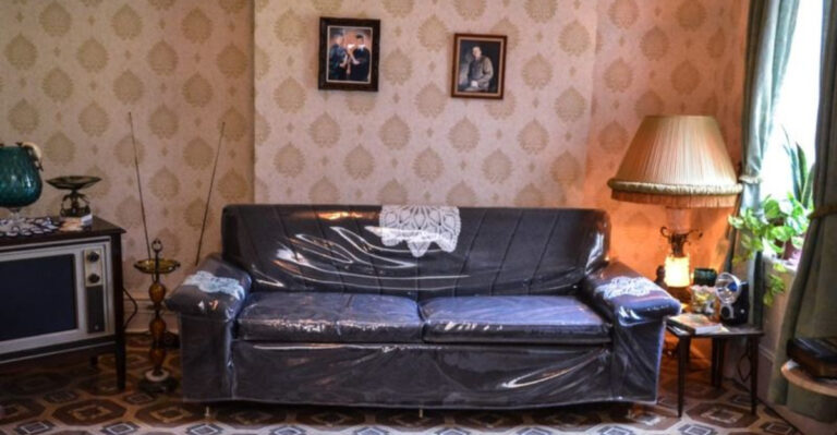 10 Once-Popular Vintage Home Decor Items No One Wants And 5 Everyone’s Trying To Forget ASAP
