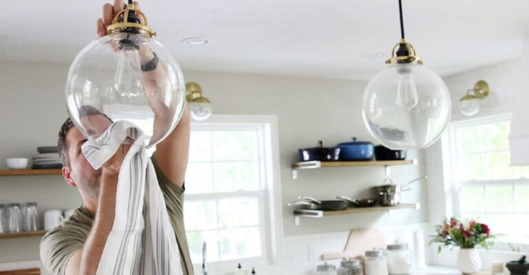 10 Things People With Lovely-Smelling Homes Never Do, According To Pros (Plus 9 Things They Do Instead)