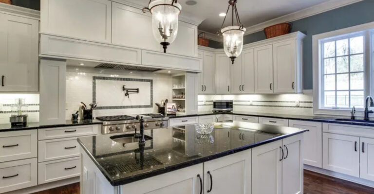 10 Traditional Kitchens Experts Say Are Becoming Popular Once Again And 5 Absolute Stunning Choices