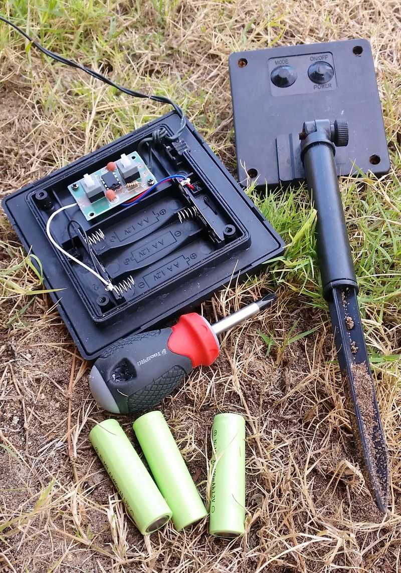 Broken Solar Lights With Missing Panels
